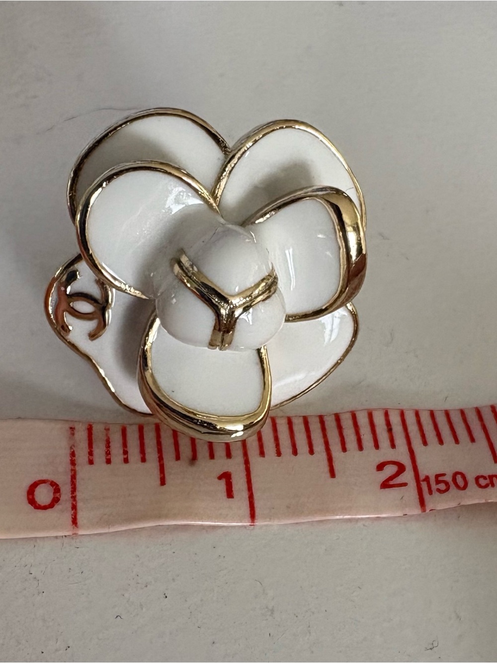 CHANEL White Camellia Flower Earrings with the box&bag. 20mm - Picture 12 of 13